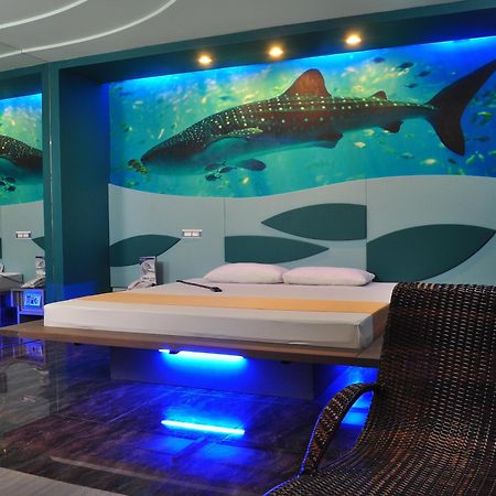 Hotel Dream World Las Piñas Buitenkant foto