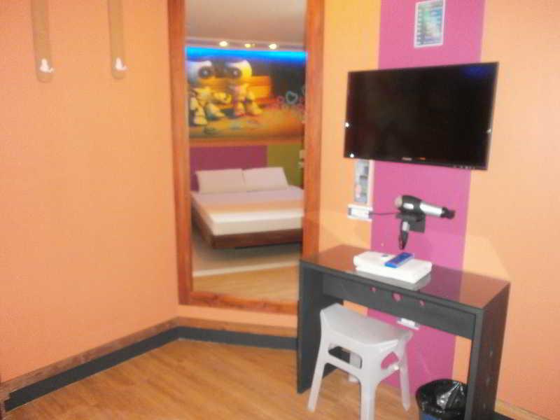 Hotel Dream World Las Piñas Buitenkant foto