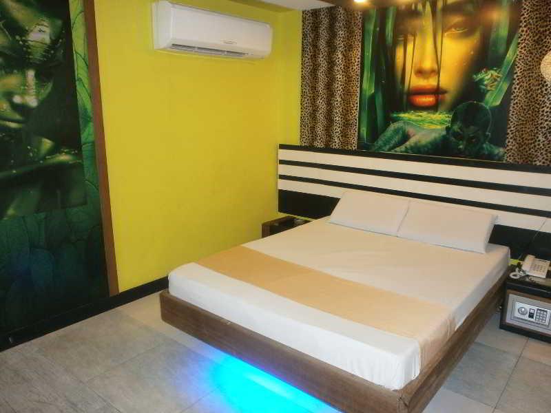 Hotel Dream World Las Piñas Buitenkant foto