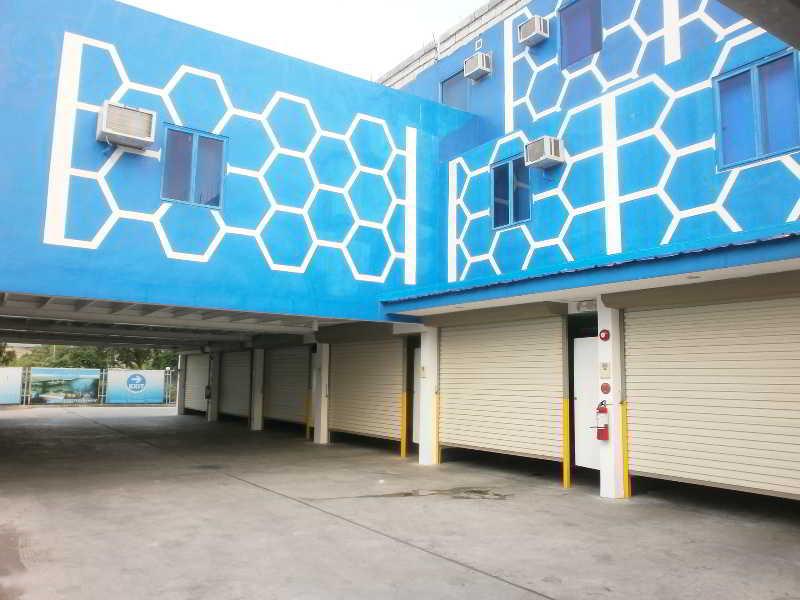 Hotel Dream World Las Piñas Buitenkant foto